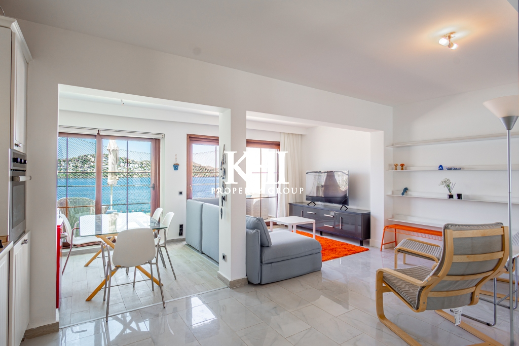 2 Bedroom Seafront Apartment