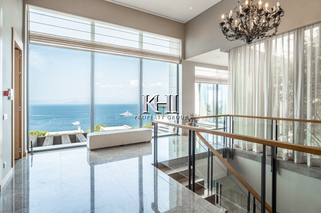 Luxurious Modern Sea-View Villa