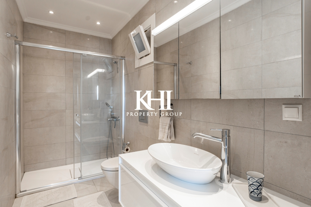 Luxury Apartment in a Complex