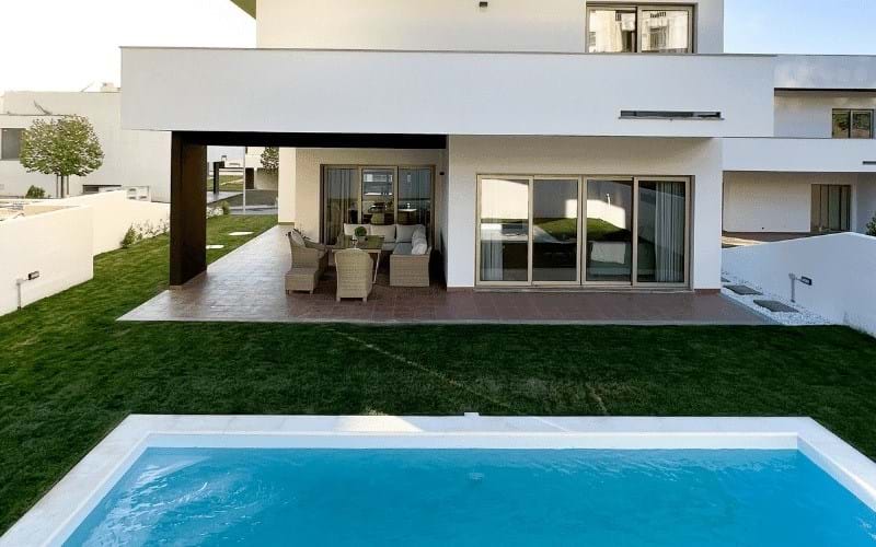 Modern Villa in Loures