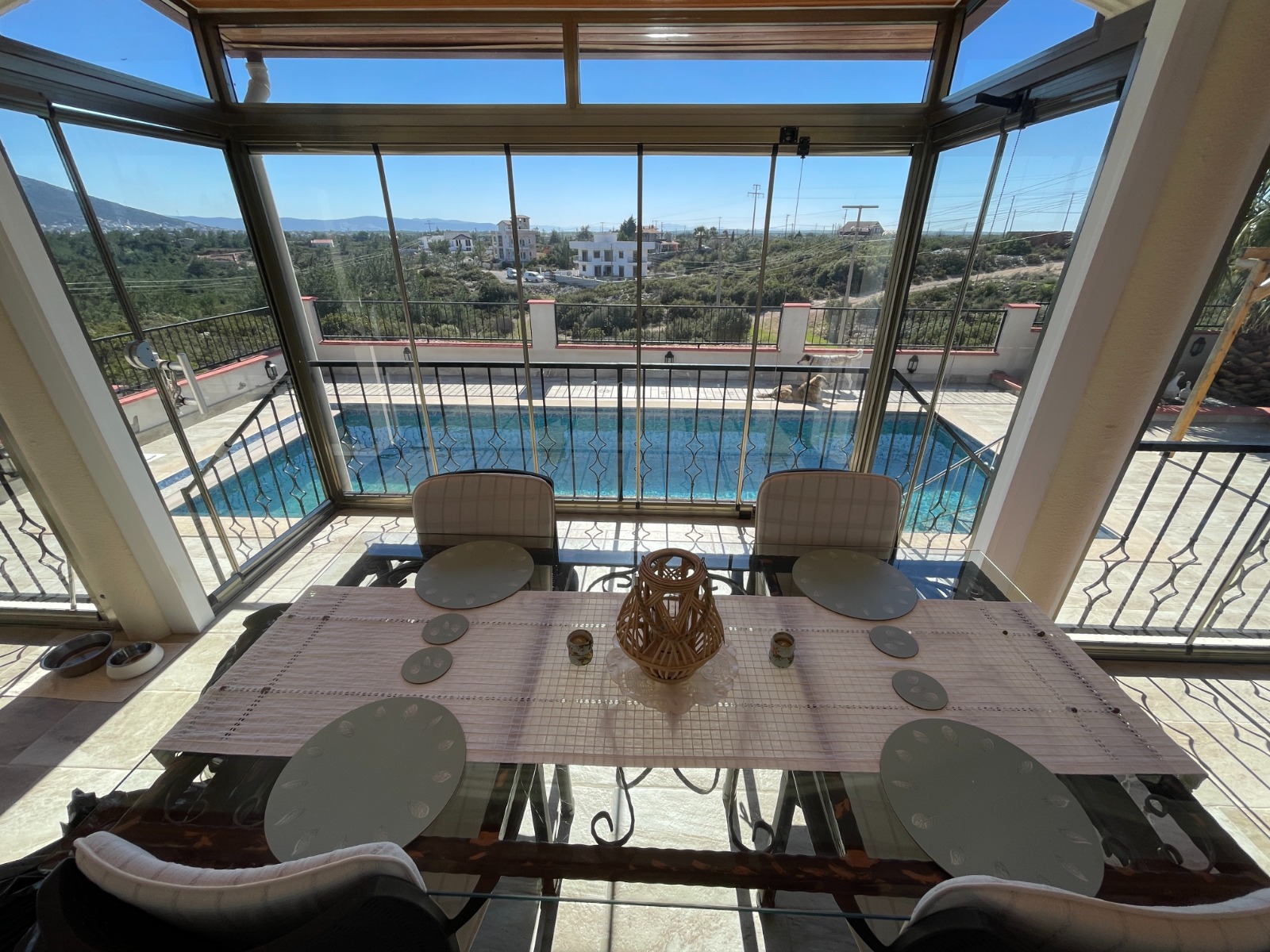 Large Mountain-View Bungalow