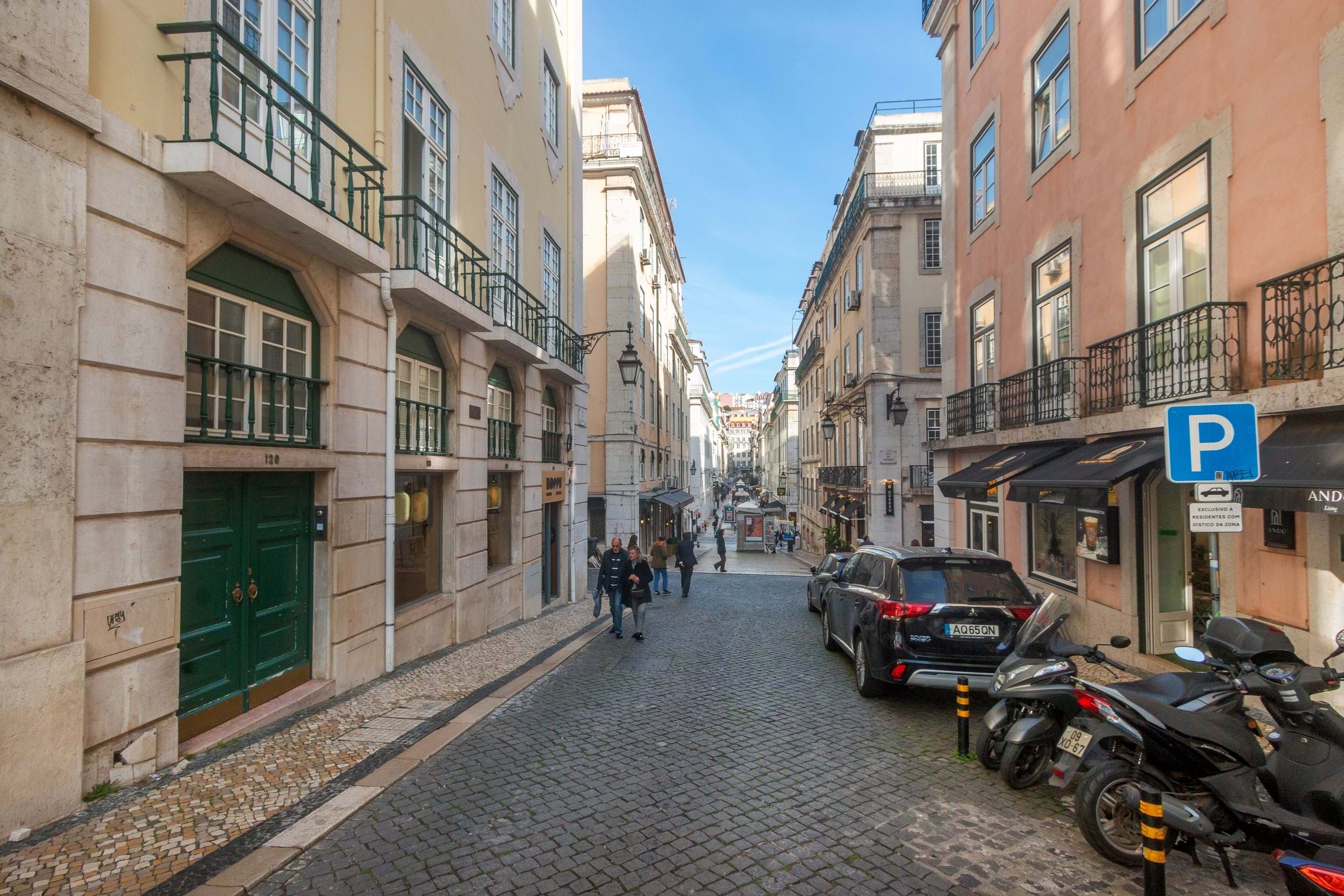 2 bedroom apartment as new between Chiado and Baixa