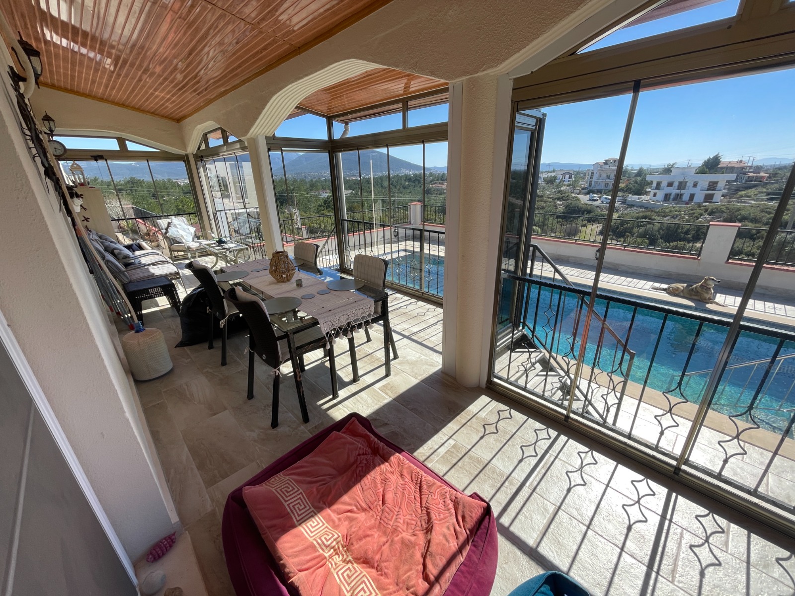 Large Mountain-View Bungalow