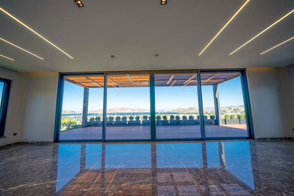 Excellent Luxury Sea-View Villa