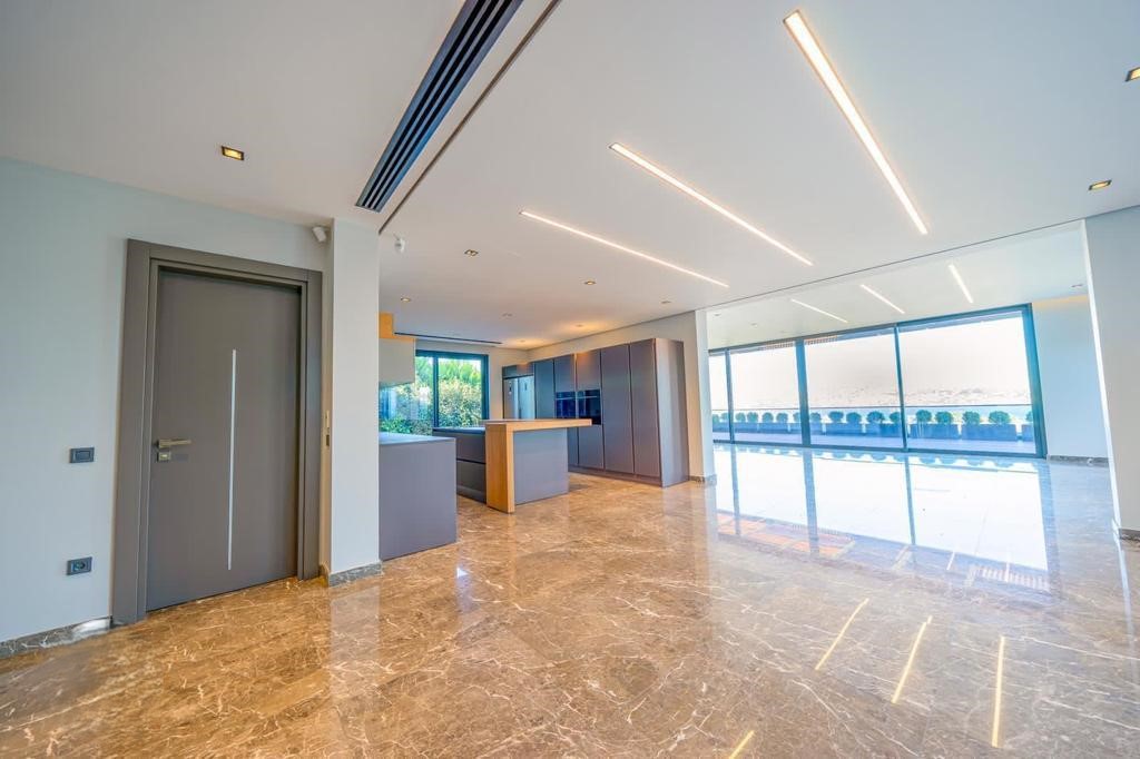 Excellent Luxury Sea-View Villa