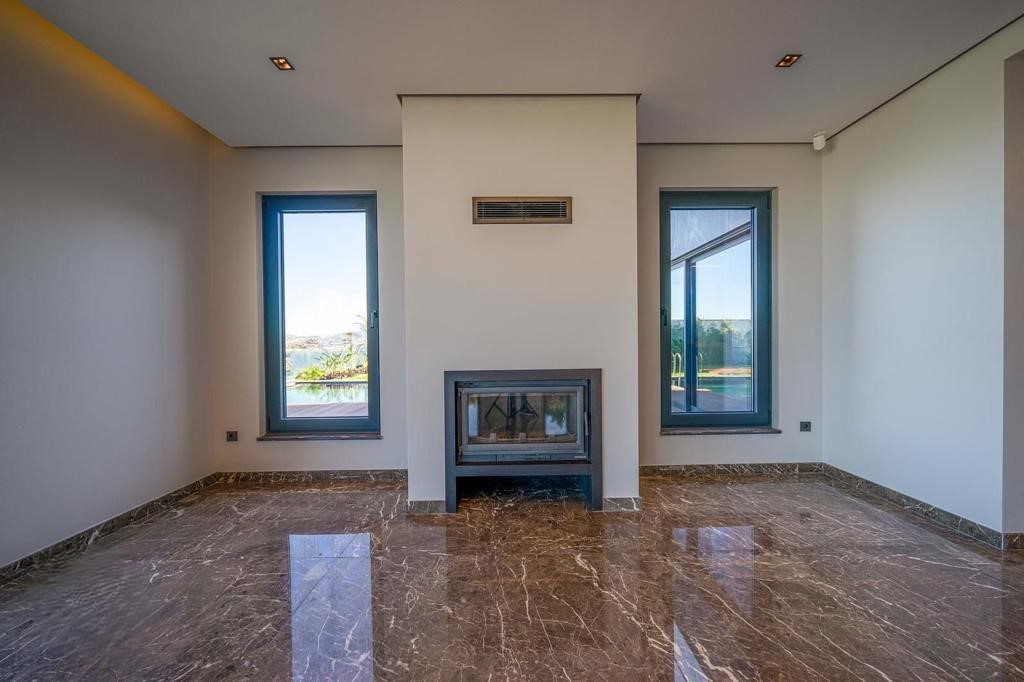 Excellent Luxury Sea-View Villa