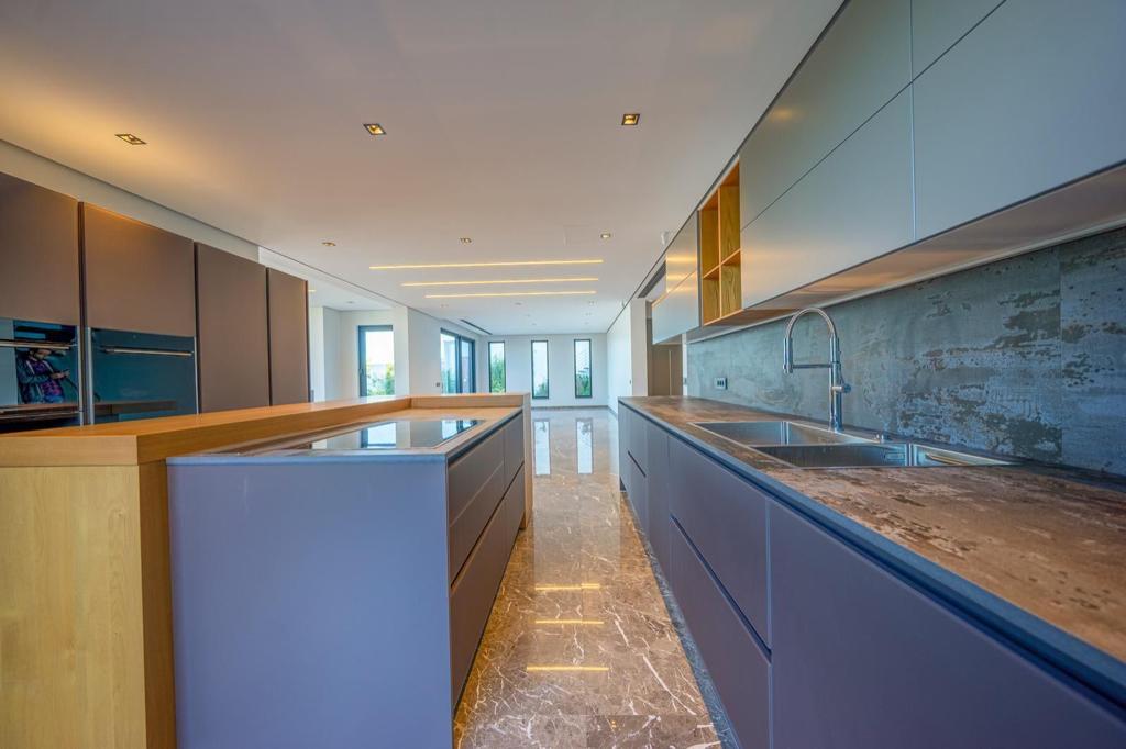 Excellent Luxury Sea-View Villa