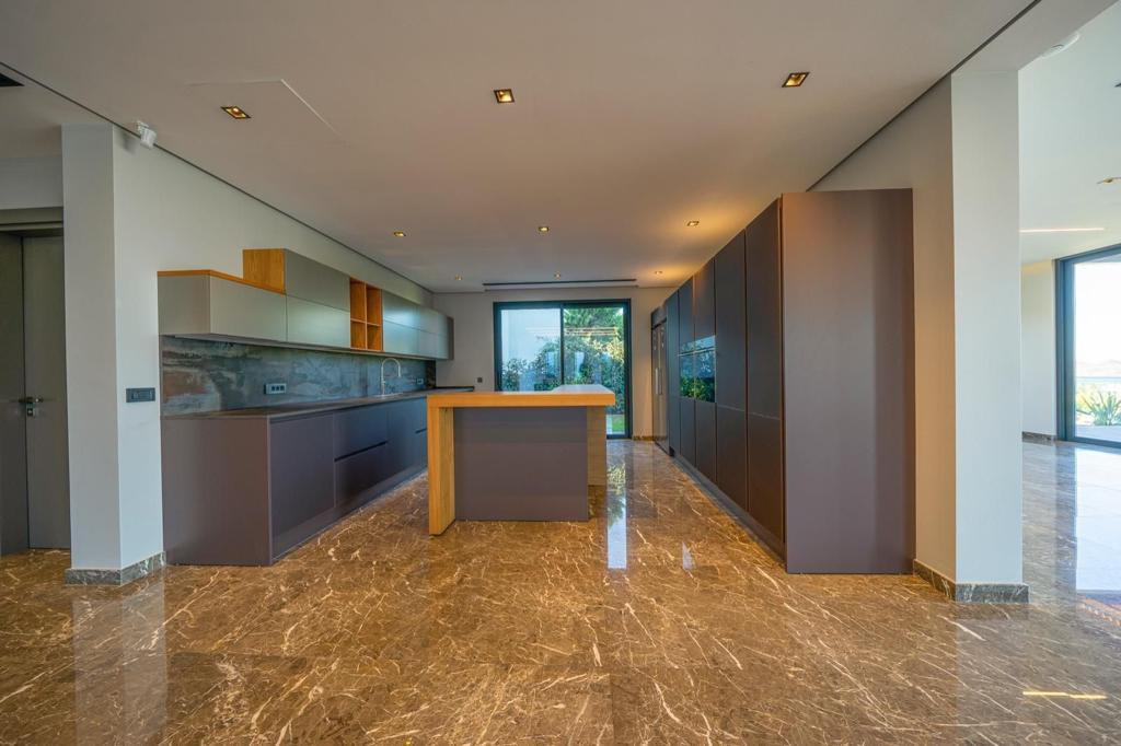 Excellent Luxury Sea-View Villa