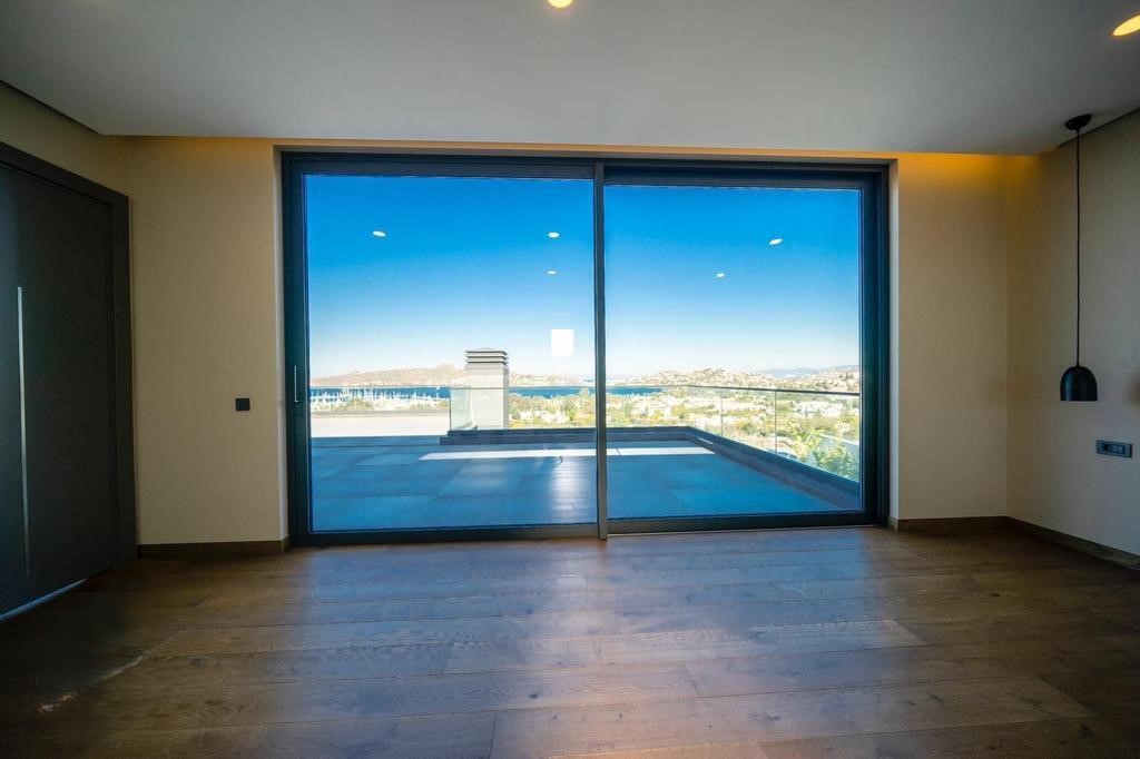 Excellent Luxury Sea-View Villa