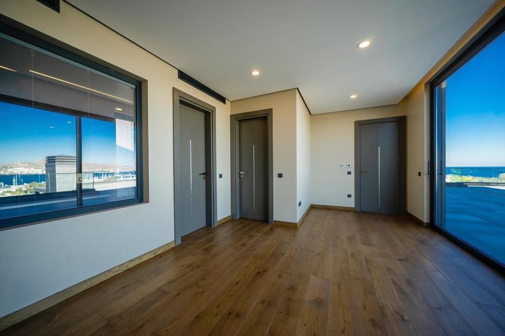 Excellent Luxury Sea-View Villa