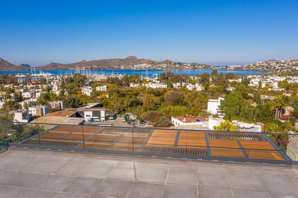 Excellent Luxury Sea-View Villa