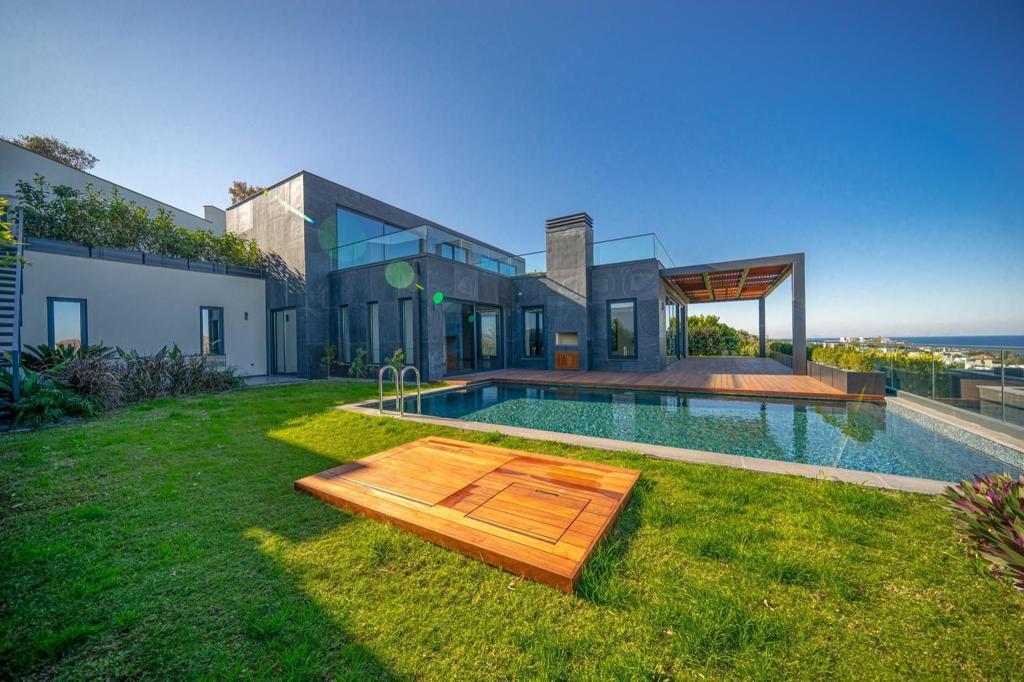 Excellent Luxury Sea-View Villa