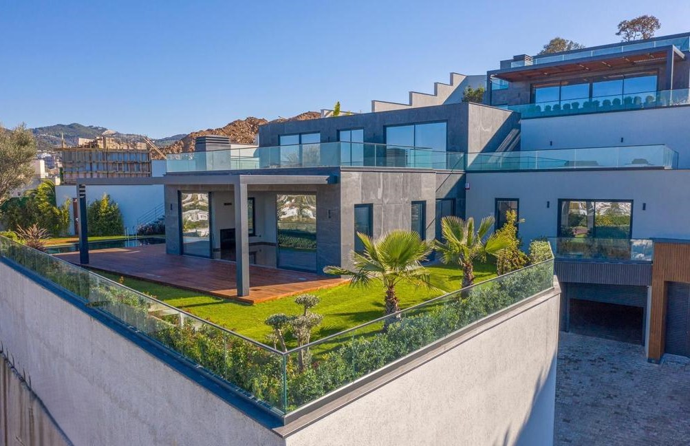 Excellent Luxury Sea-View Villa