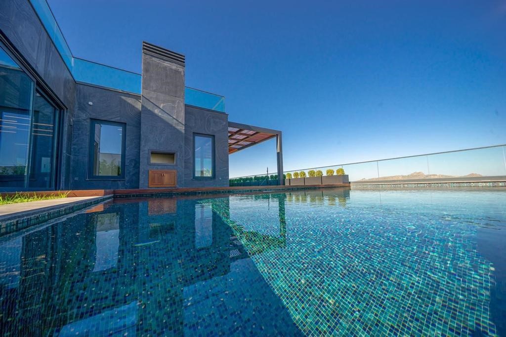 Excellent Luxury Sea-View Villa