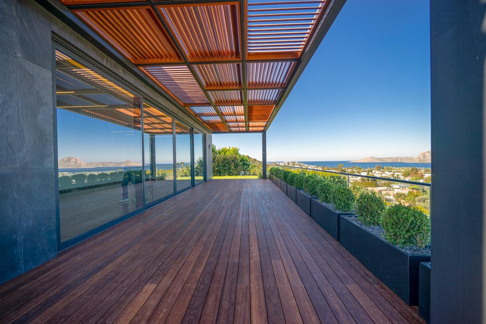 Excellent Luxury Sea-View Villa