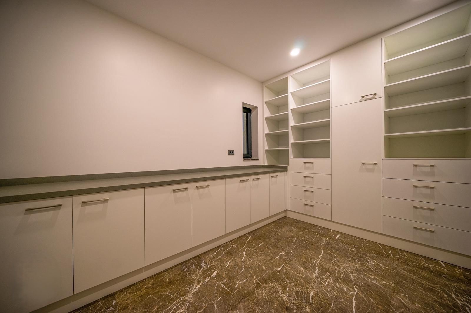 Excellent Luxury Sea-View Villa