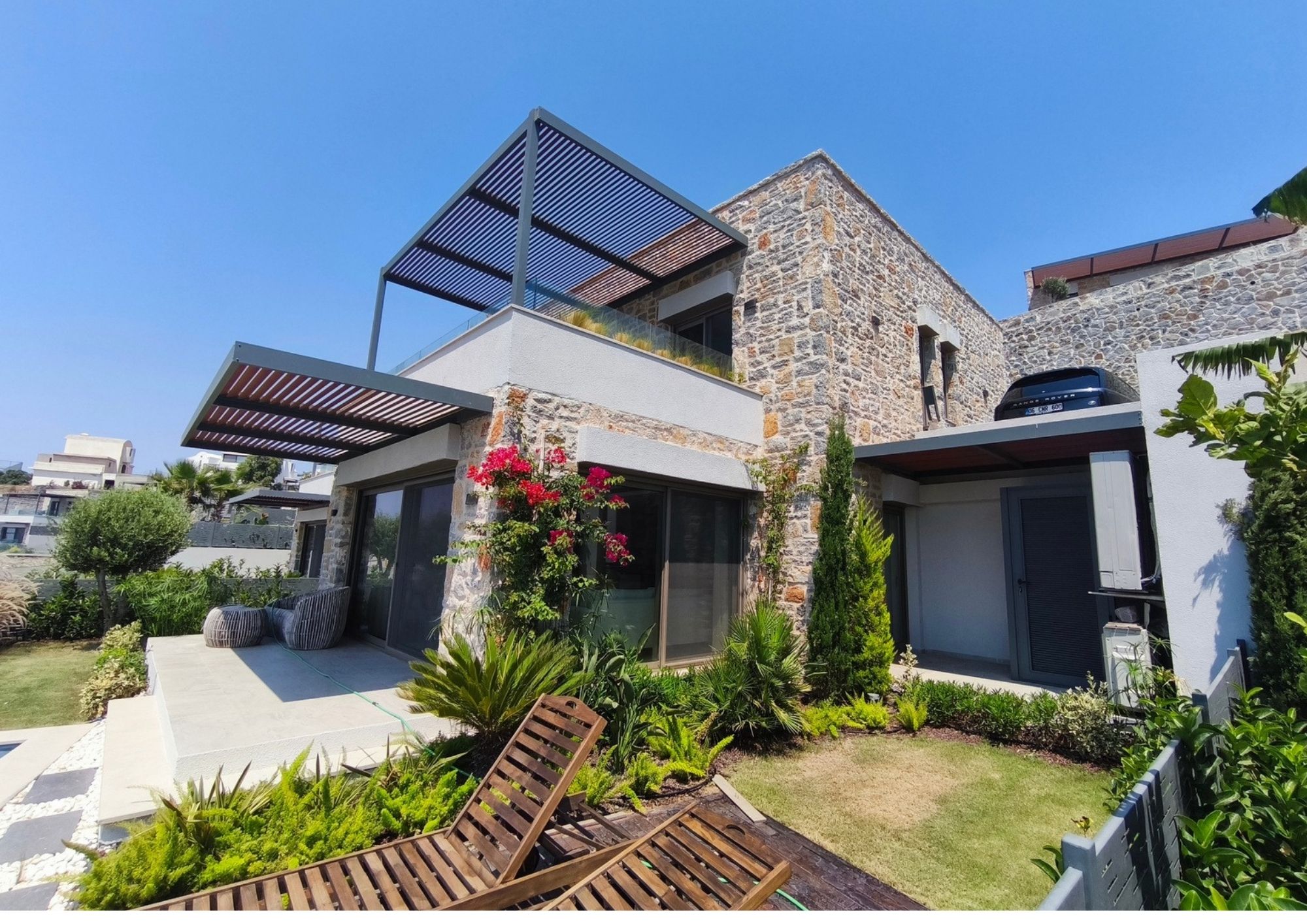 Sea-View Garden Apartment in Yalikavak