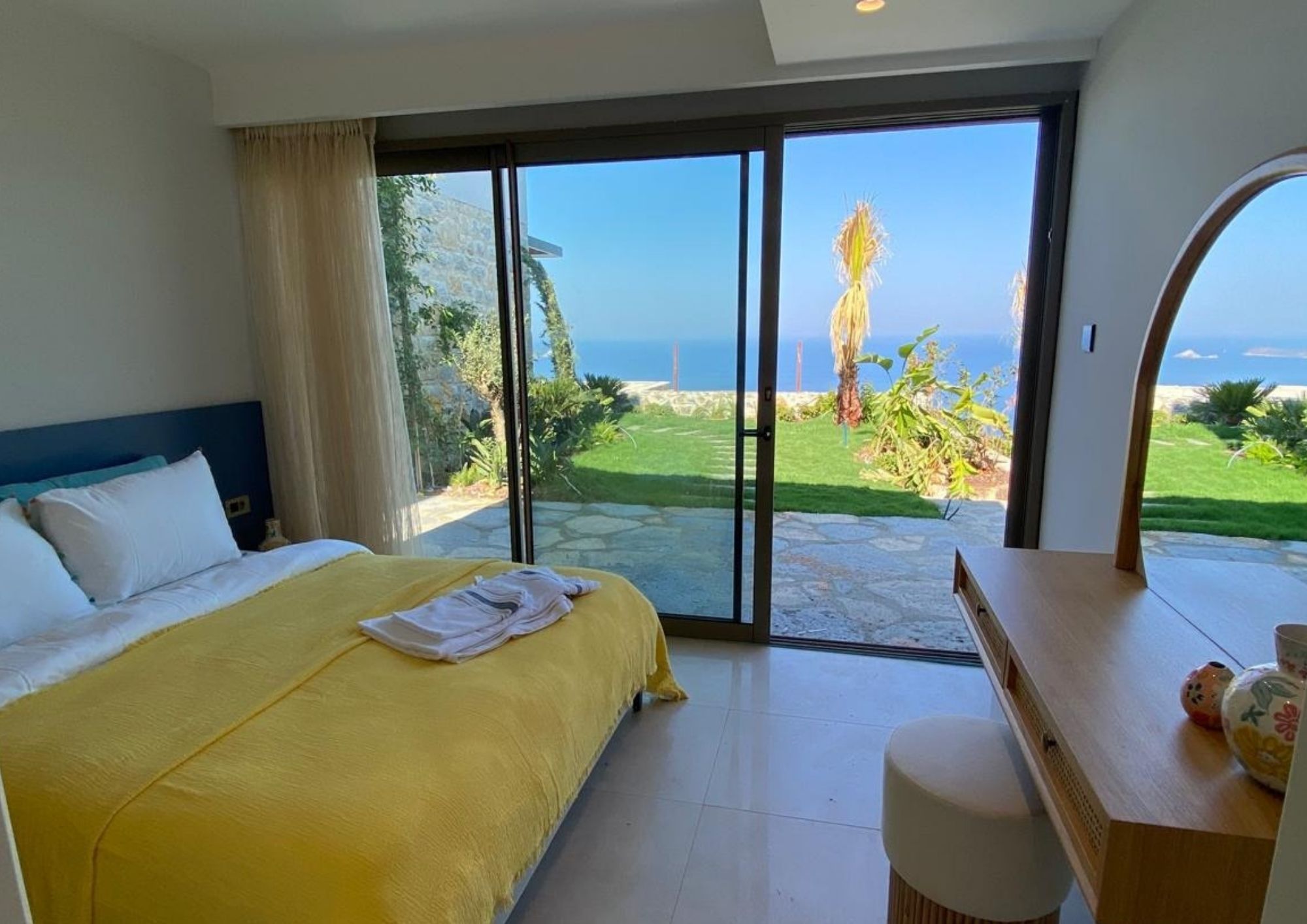 Sea-View Garden Apartment in Yalikavak