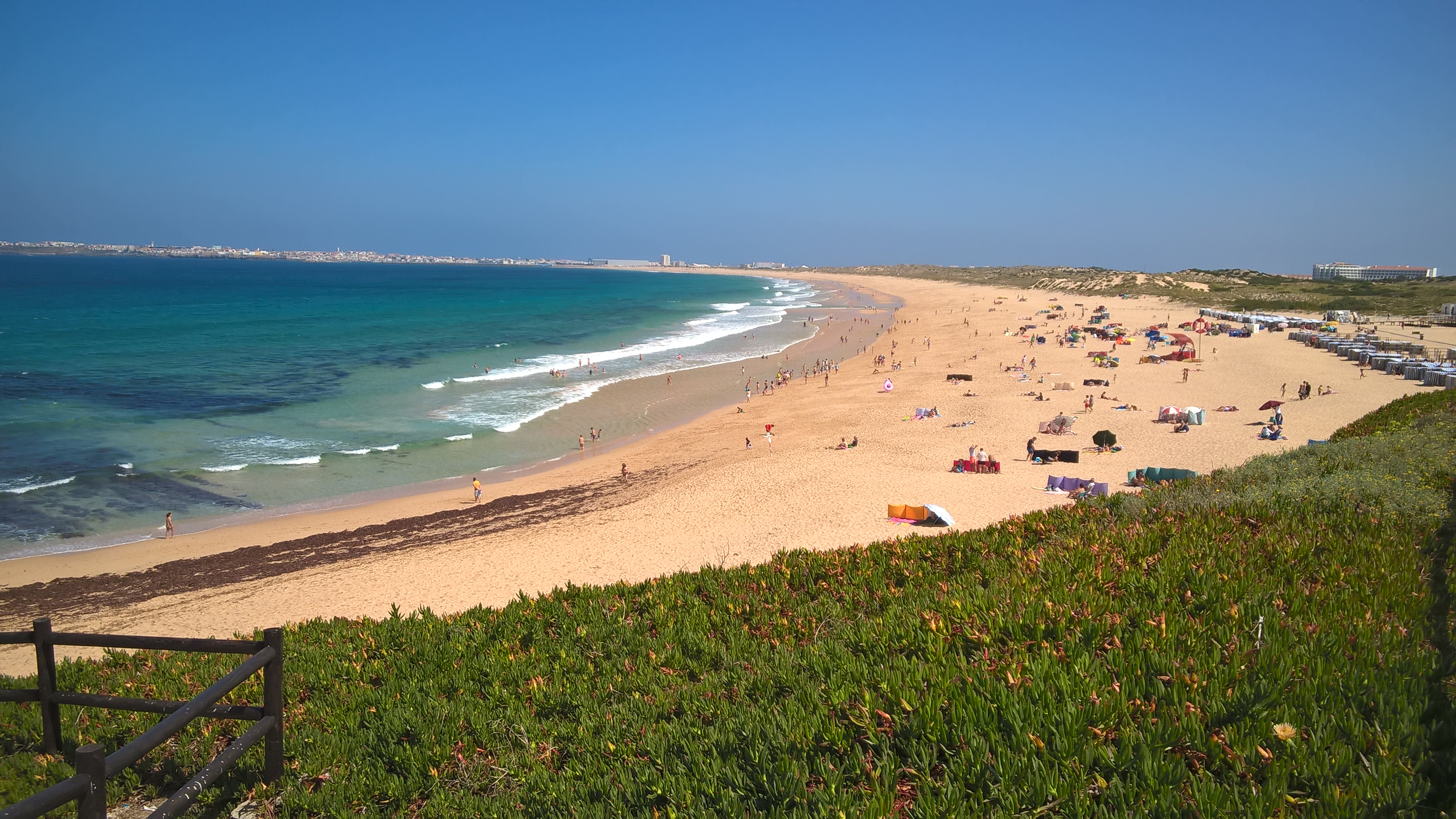 Spacious Sea-View Apartment in Peniche