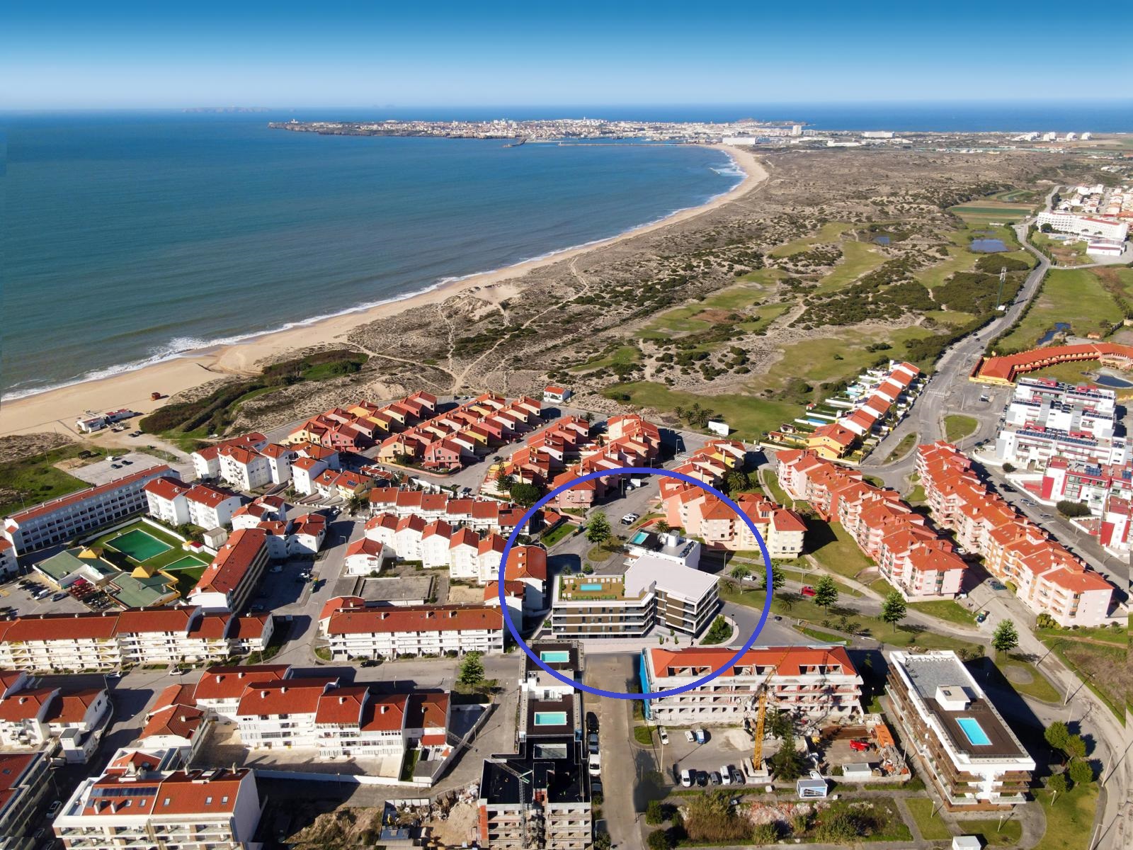 Spacious Sea-View Apartment in Peniche