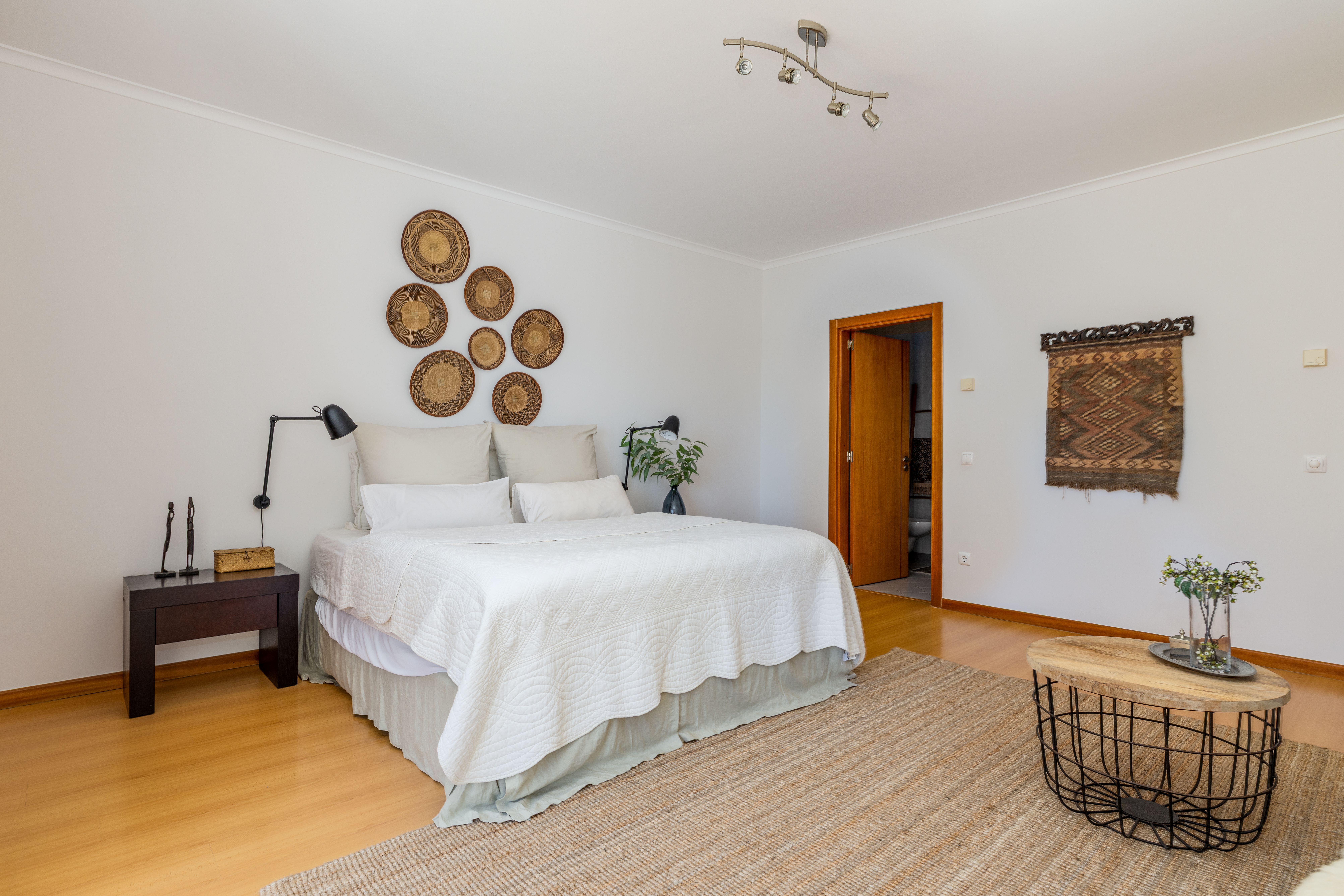 3-Bedroom Apartment with Terrace 