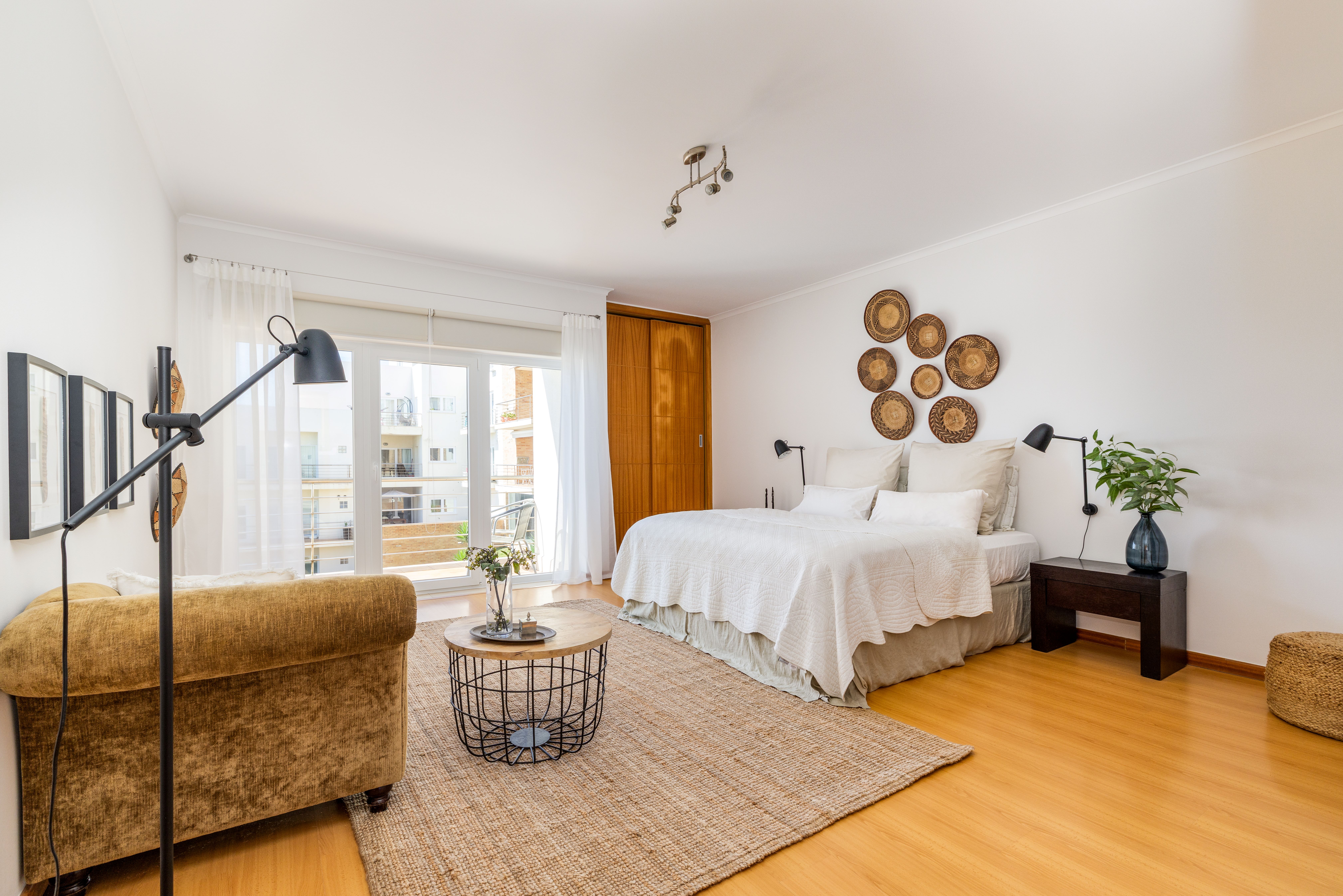 3-Bedroom Apartment with Terrace 