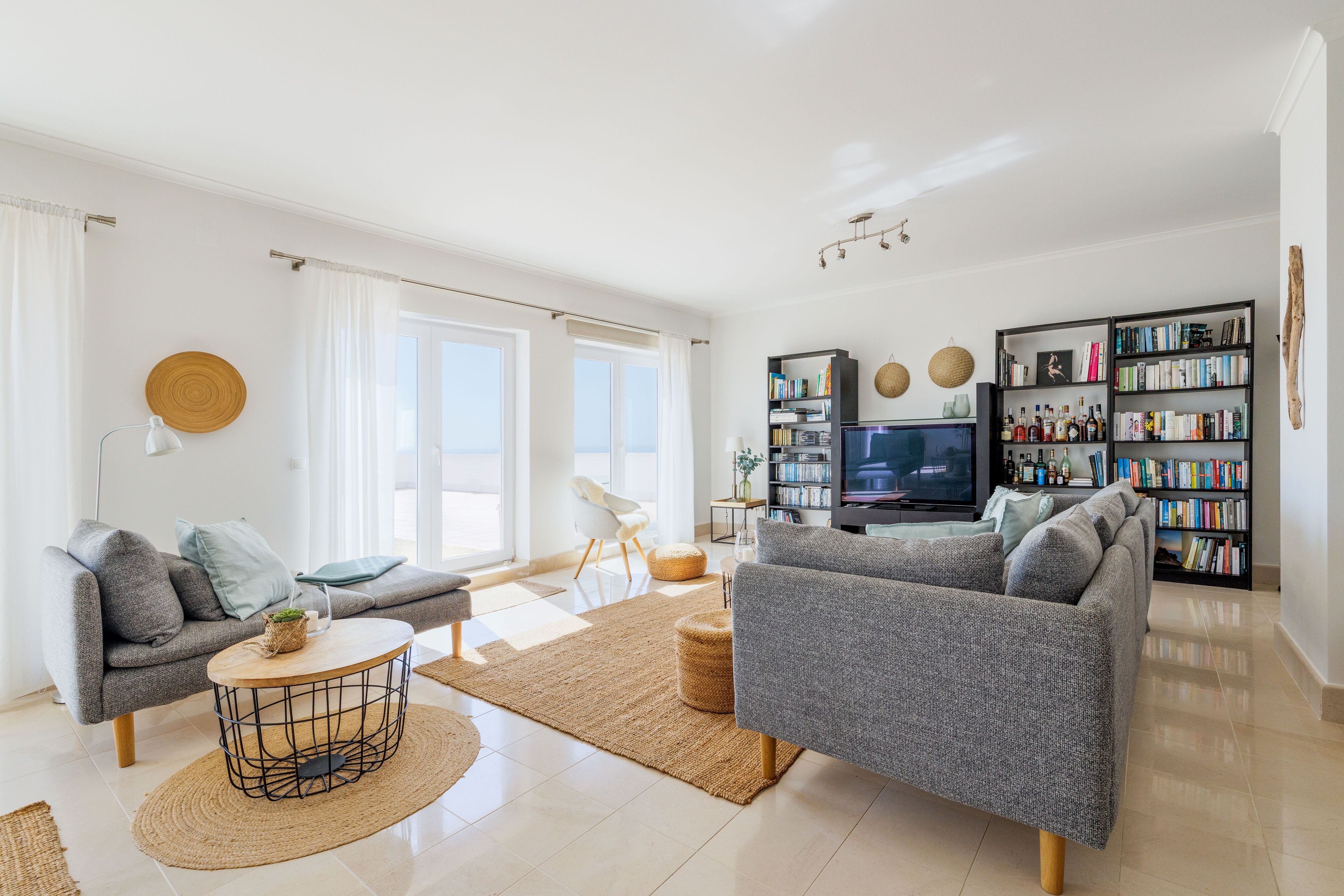 3-Bedroom Apartment with Terrace 