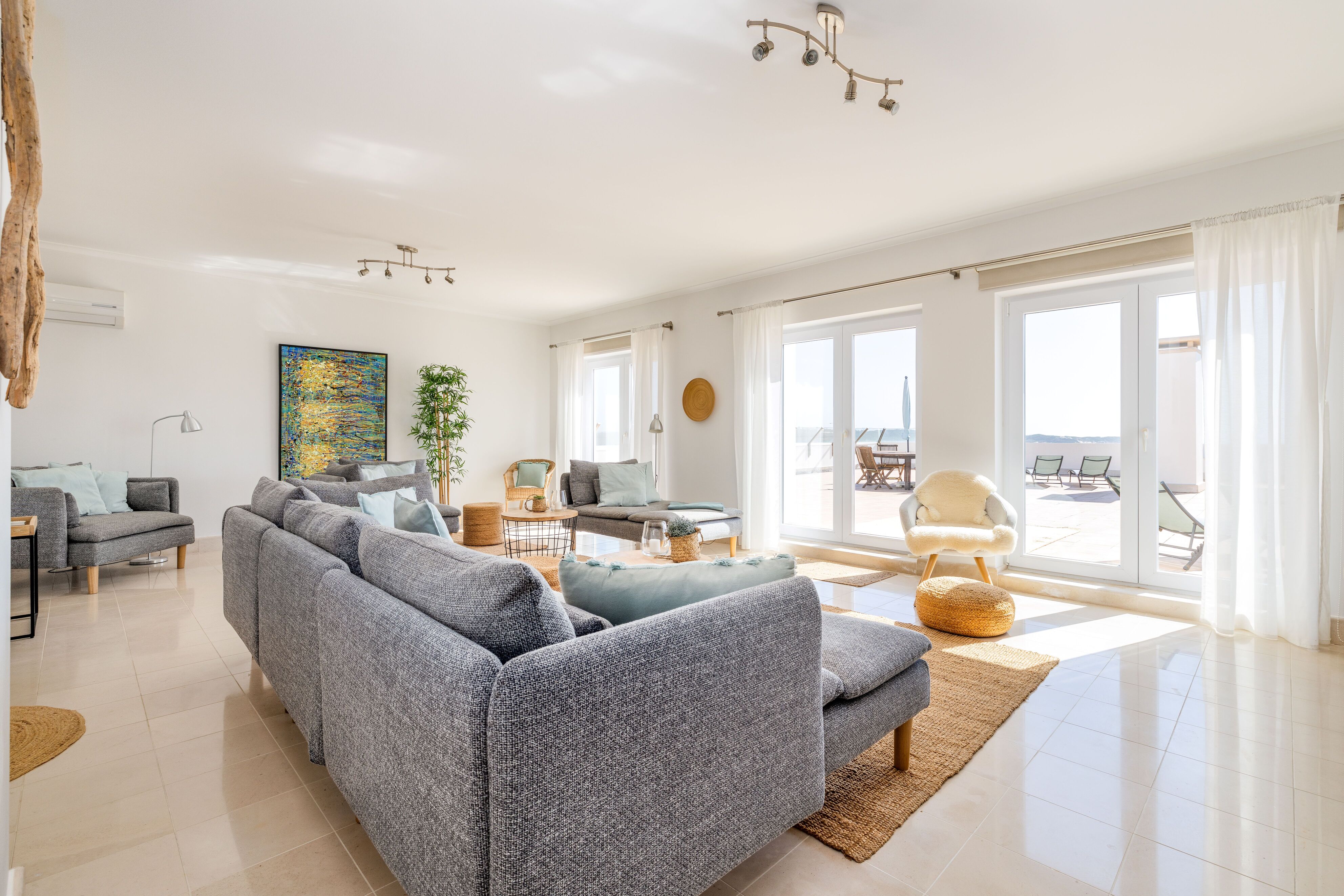3-Bedroom Apartment with Terrace 