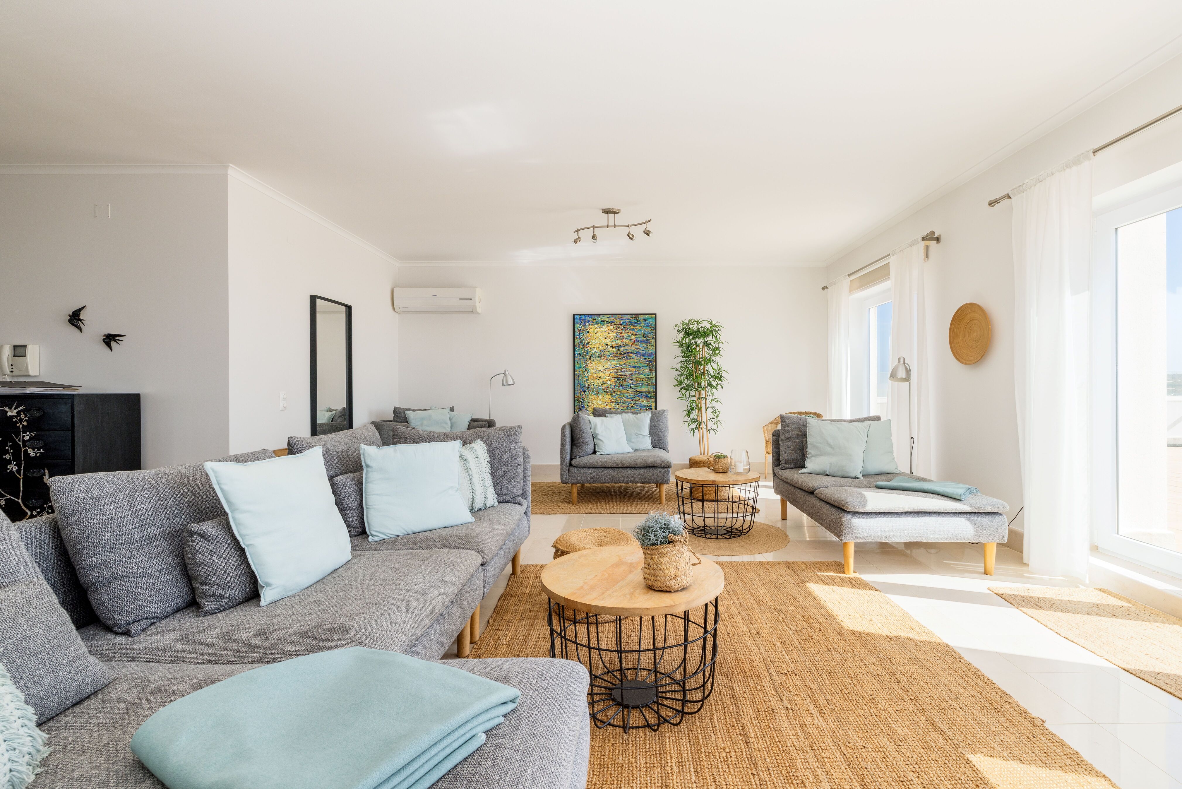 3-Bedroom Apartment with Terrace 