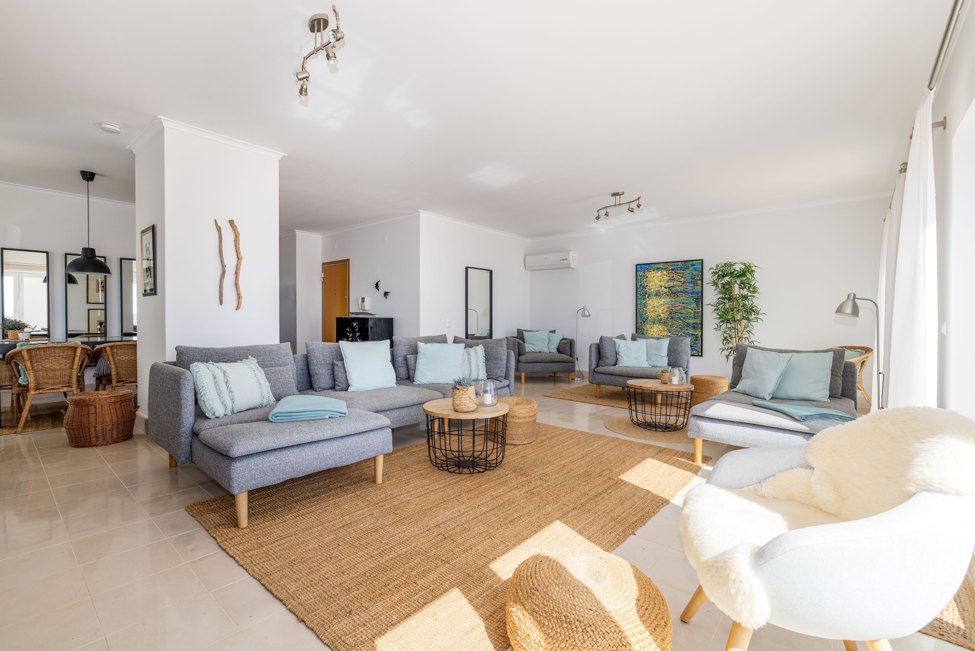 3-Bedroom Apartment with Terrace 