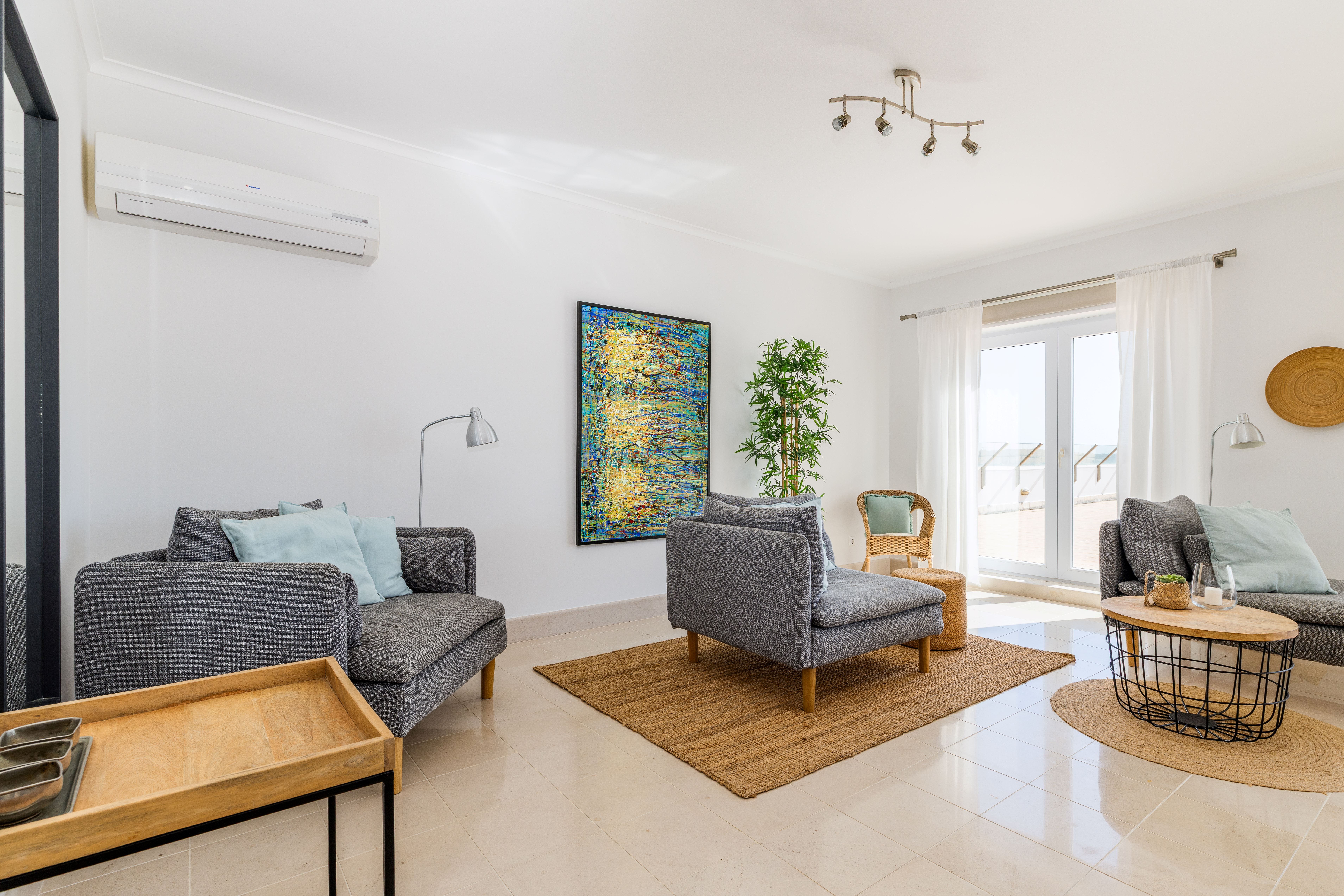3-Bedroom Apartment with Terrace 
