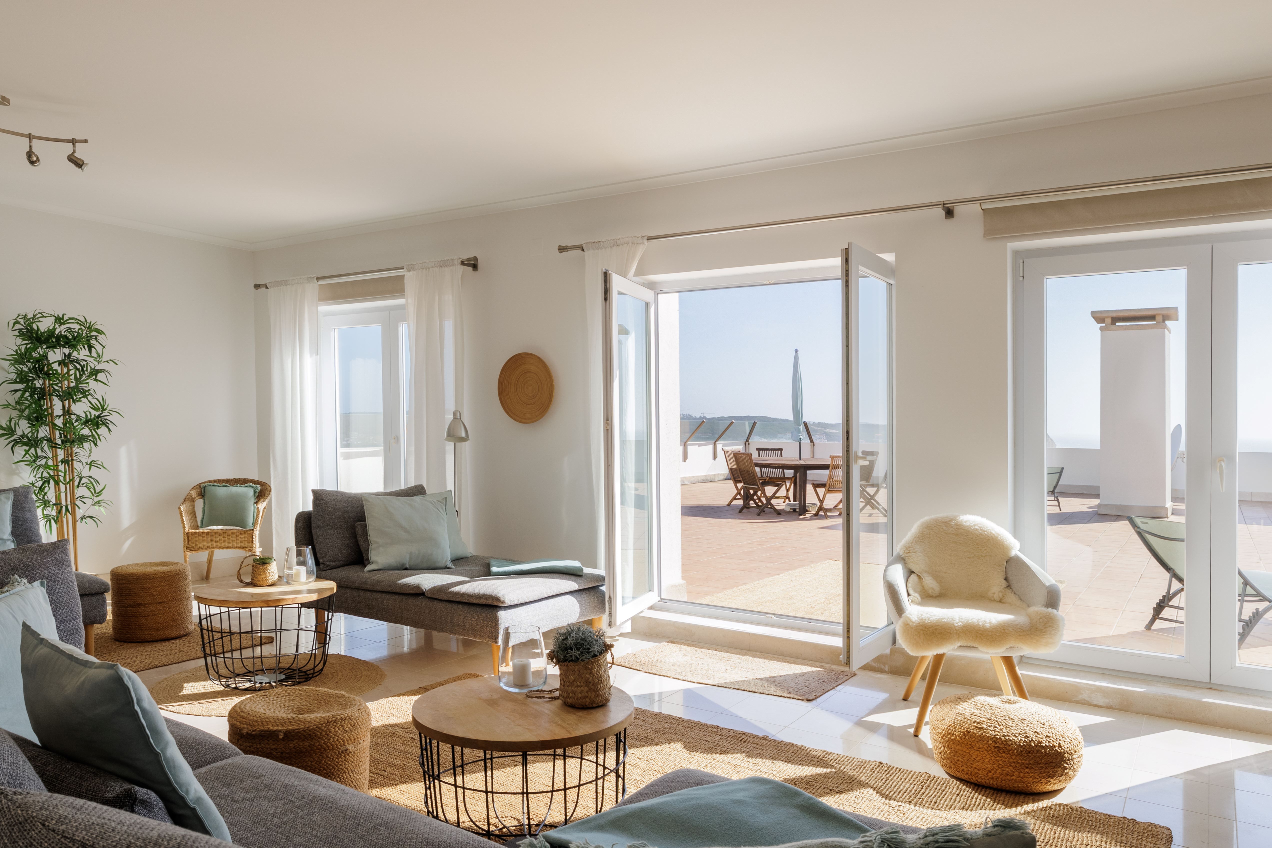 3-Bedroom Apartment with Terrace 