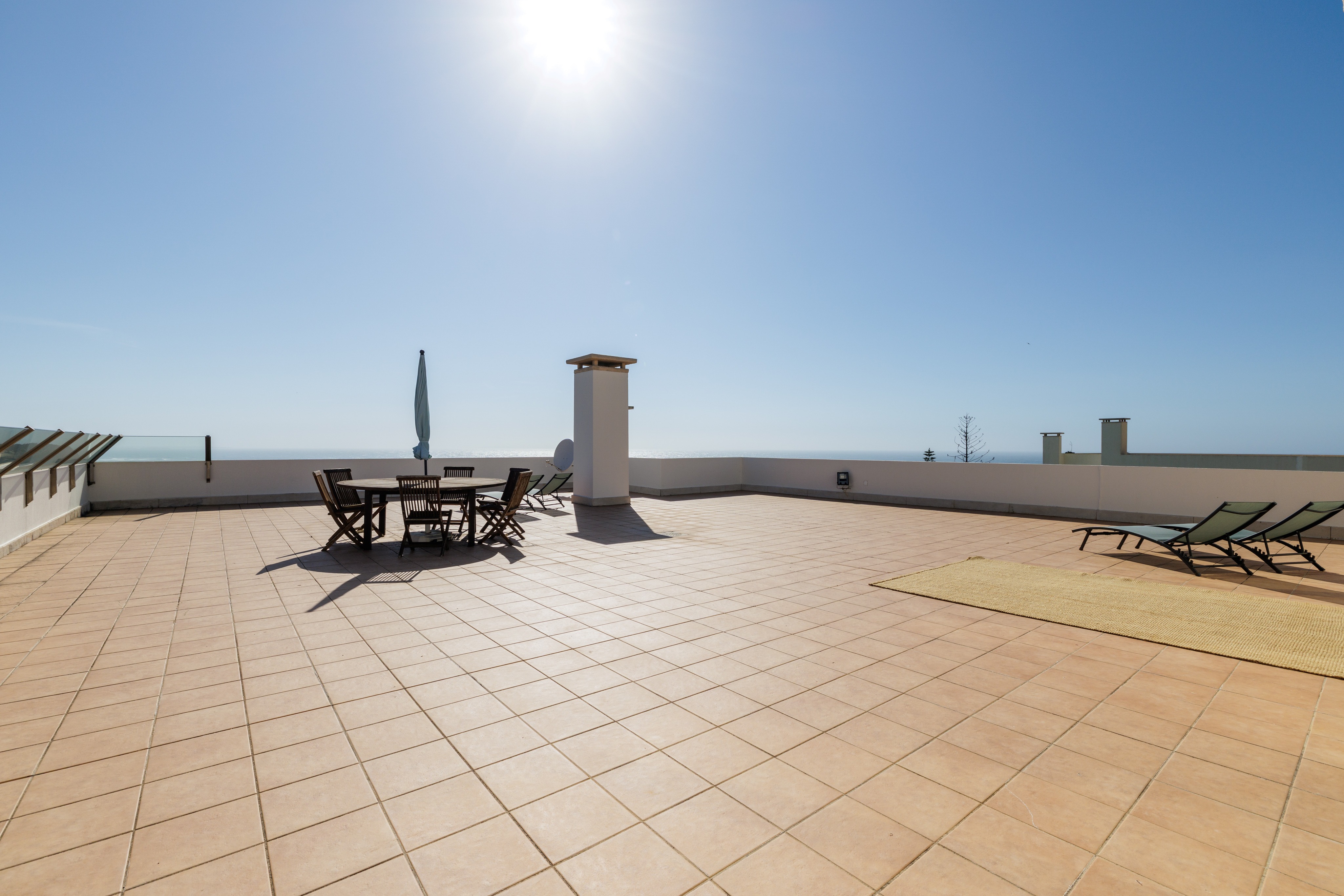 3-Bedroom Apartment with Terrace 