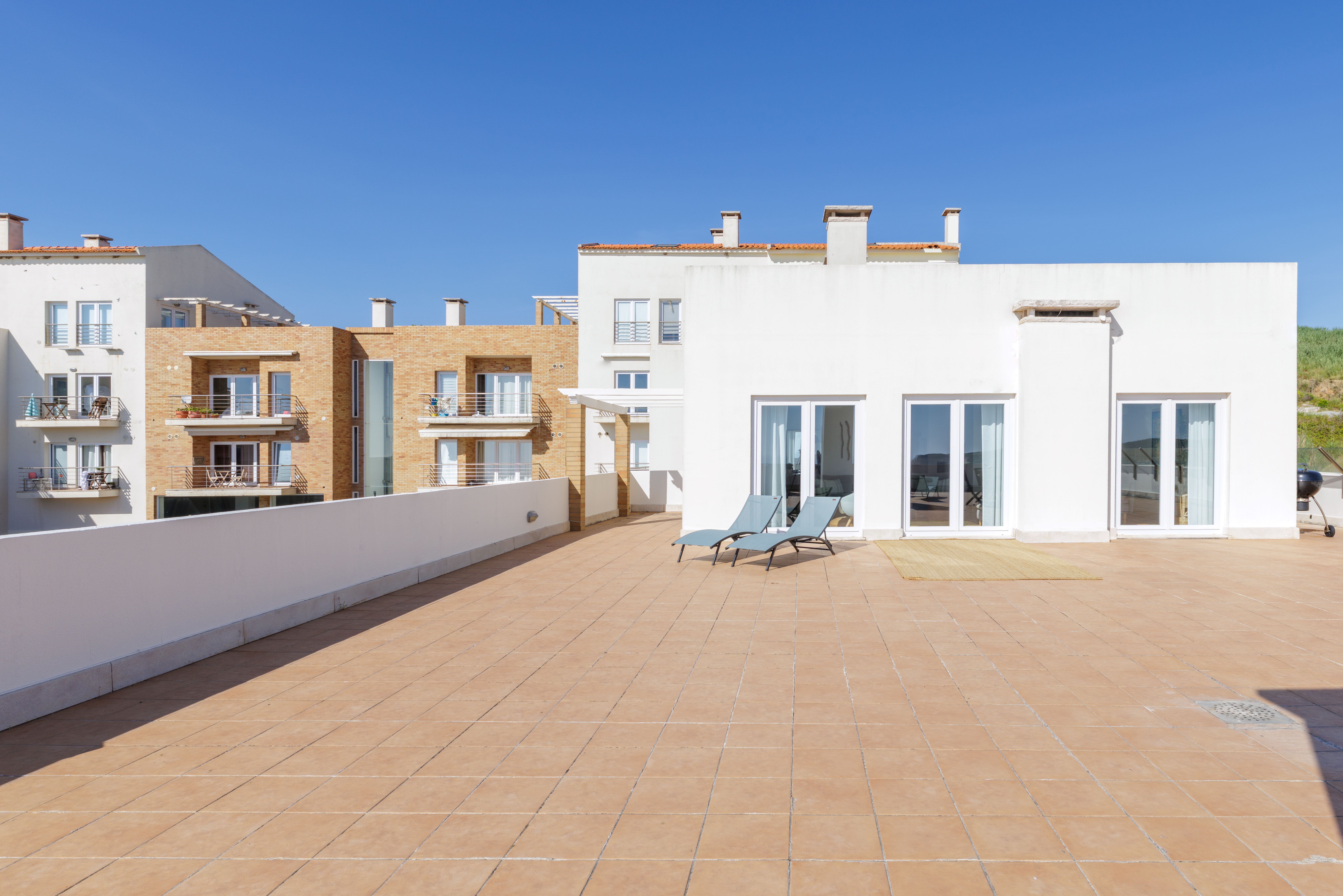 3-Bedroom Apartment with Terrace 