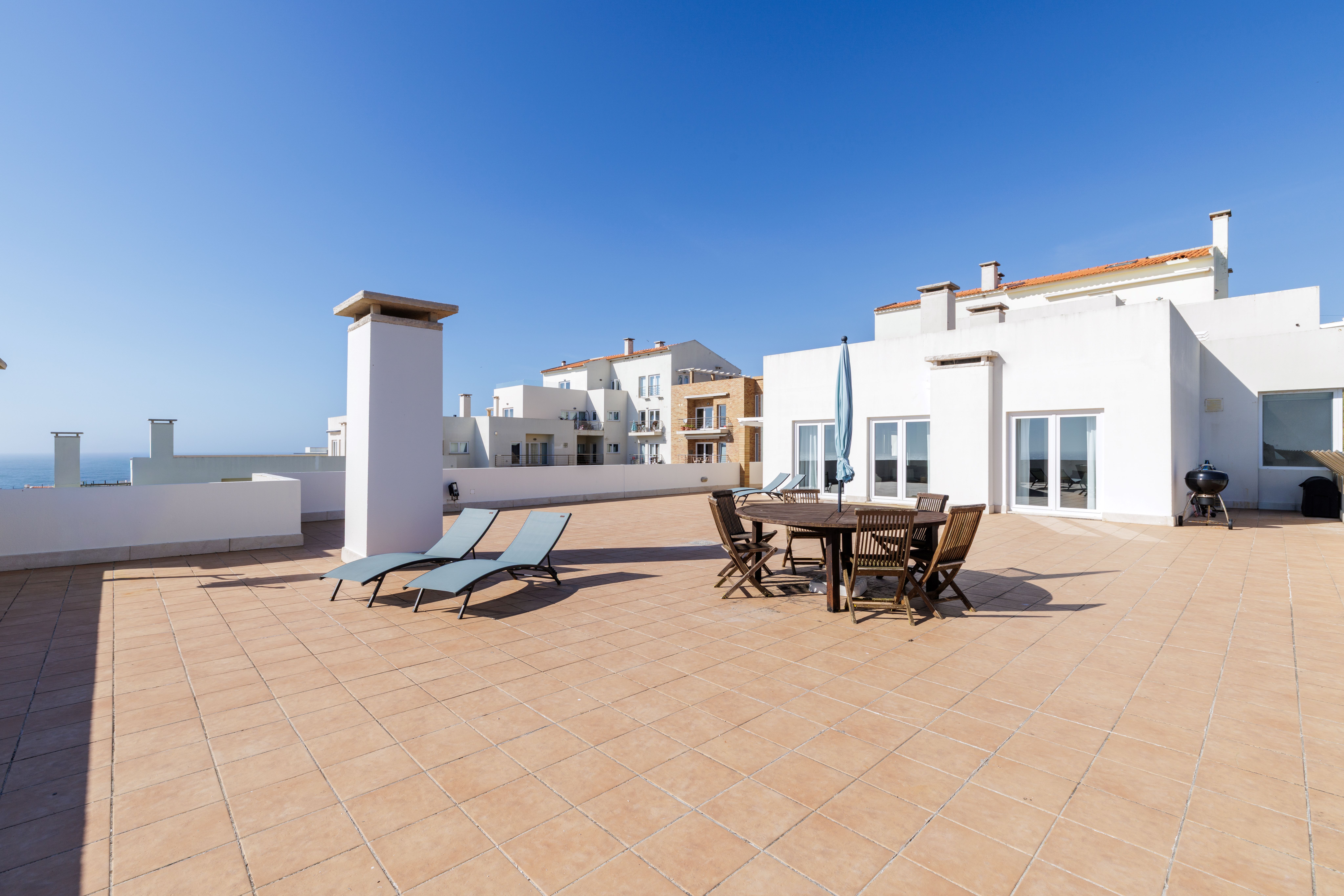 3-Bedroom Apartment with Terrace 