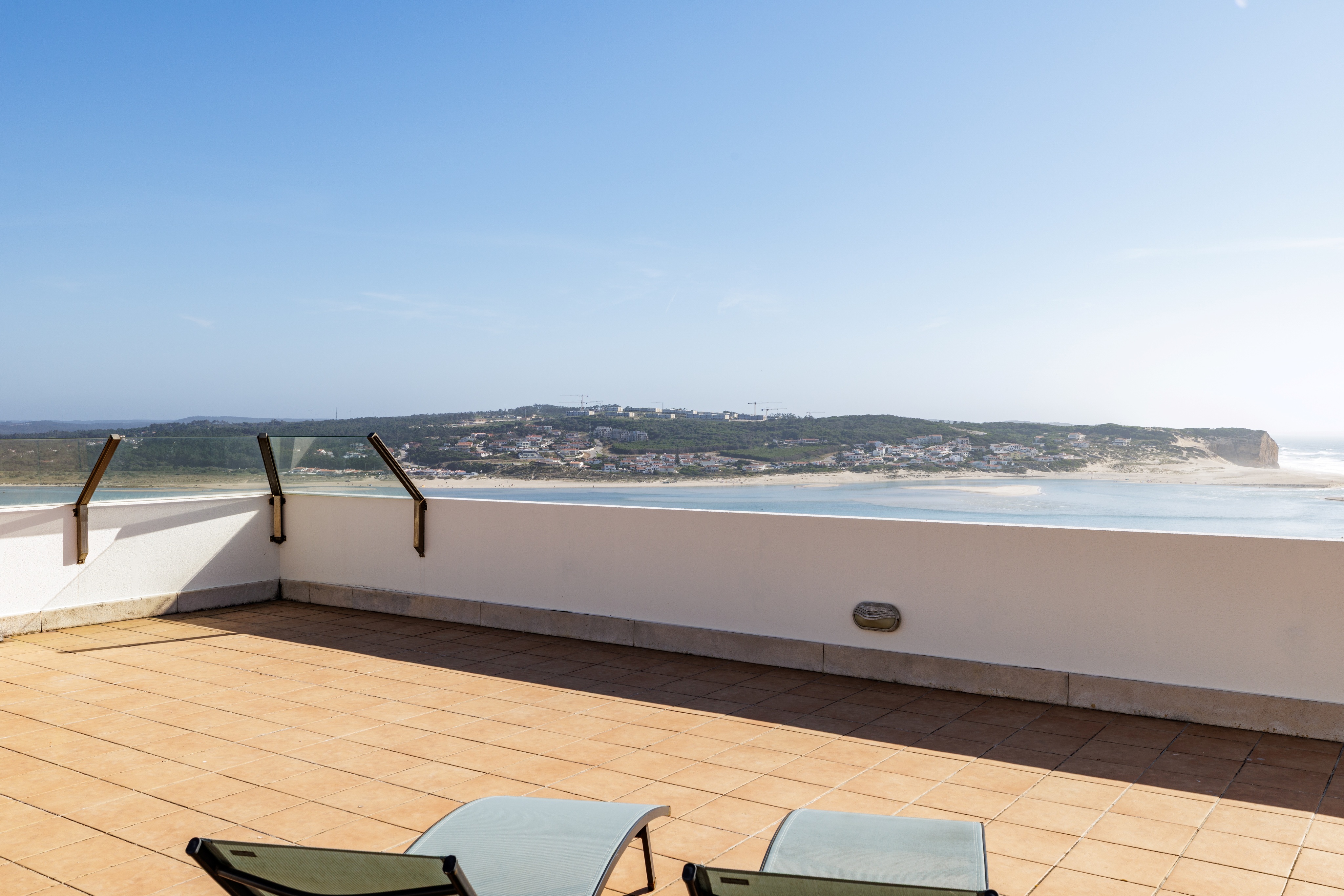 3-Bedroom Apartment with Terrace 